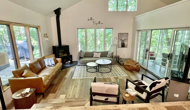 Modern Chalet with hot tub is Cyclist or hikers dream location on Bruce Trail