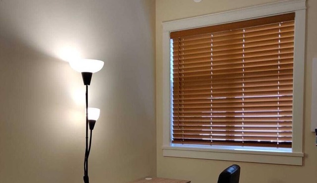 Modern & Comfy 2brdm Condo in Langley | Close to Highway 1