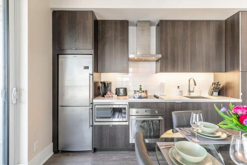 Modern Condo Near CN Tower & Downtown