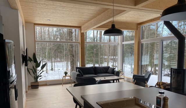 Modern Cosy-Chic Chalet with Spa in Nature in Sutton