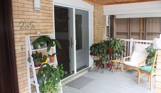 Modern in quiet residential street 7 minutes walk to the boardwalk Lake Ontario