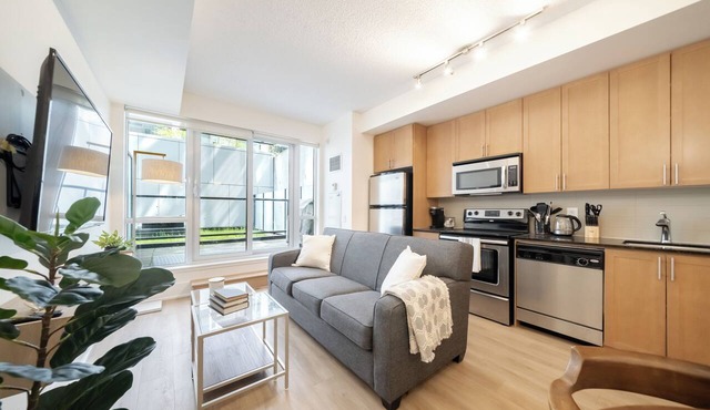 Modern King West Condo - Patio - Prime Downtown Toronto Location