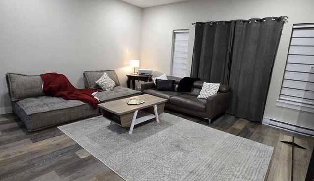 Modern luxury 3bedroom 3 bath with huge patio