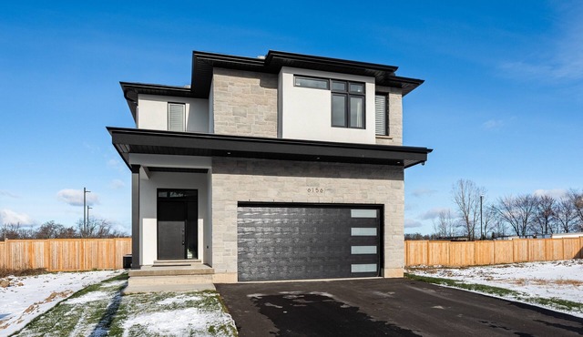Modern Luxury 4-bedroom House In Niagara Falls