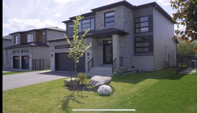 Modern Luxury 4 Bedroom House