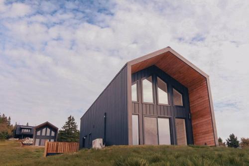 Modern Nordic Cabin 1 w/Hot Tub & Views