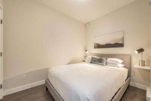 Modern Old Town Suite With Private Balcony