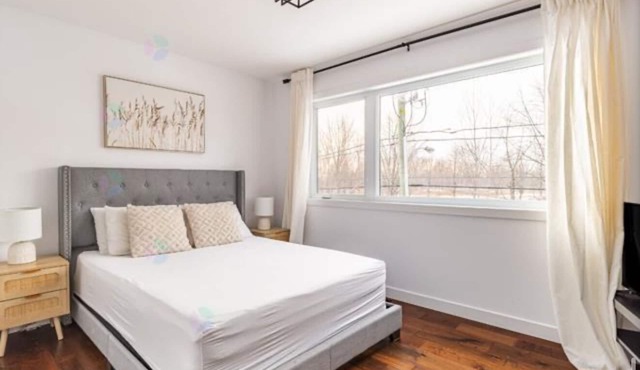 Modern private room inn posh residential neighborhood. Extremely quiet
