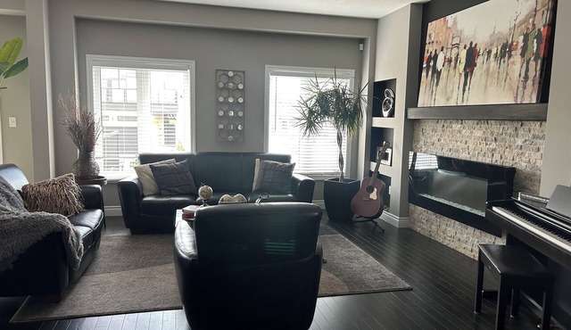 Modern Stunning House 4Bed 2.5 bath in Kitchener