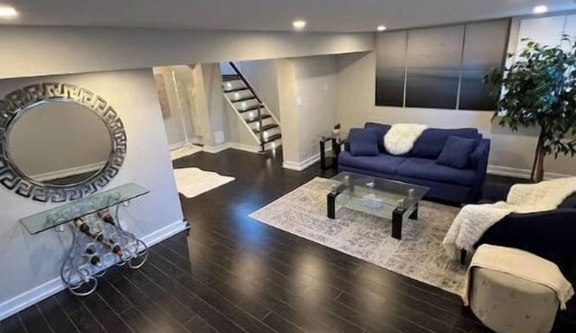 Modern Suite near Pearson Airport. Sleeps 1-4