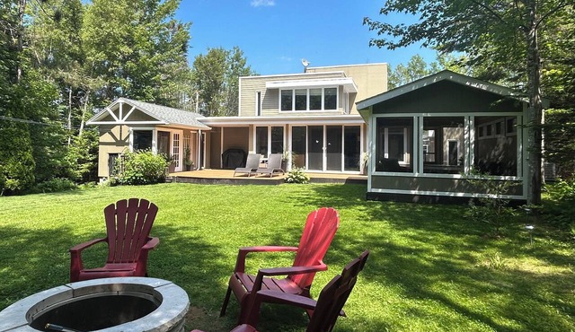 Modern Vacation Home With A/C & Screened In Room. Close To National Park Beach
