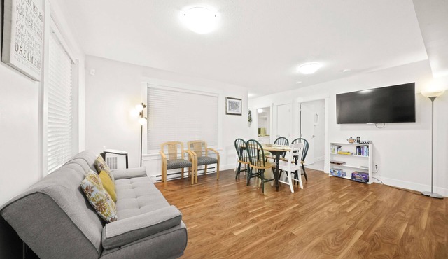 Modern yet comfy 3 bed suite in Surrey