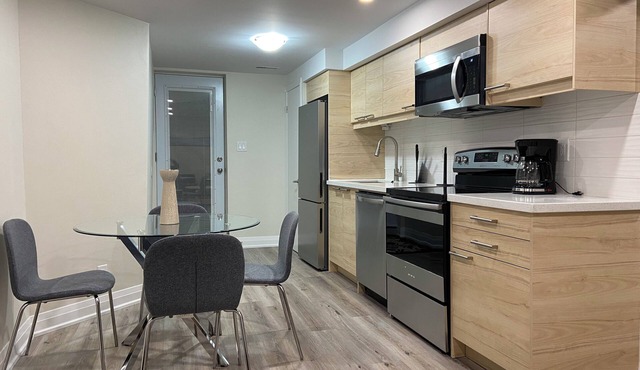 Modernized, Sleek & Cozy Suite, Streestville
