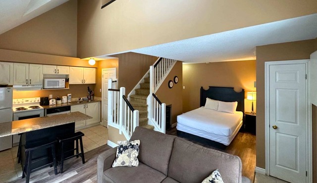 Mountain Loft Suite with Pool and Hot Tub