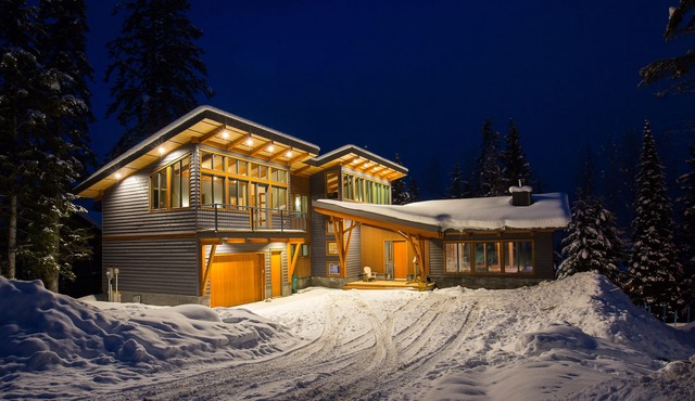 Mountain Modern design at its Finest. Newly built 4000 sq. ft. home at KHMR.