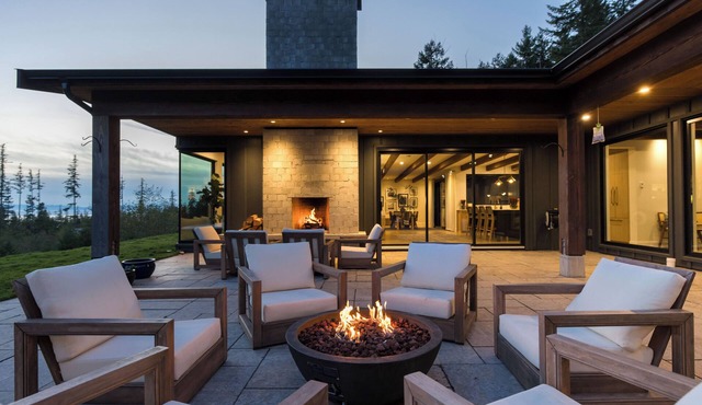 Mountain Retreat with unobstructed ocean views!