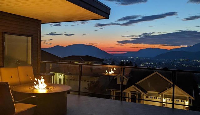 Mountain Retreat with Views, Hot Tub, Games & AC