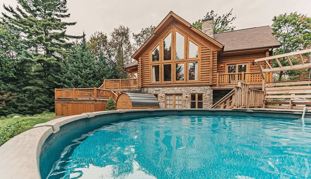 Mountain-View Cottage: Hot Tub, Sauna & Pool