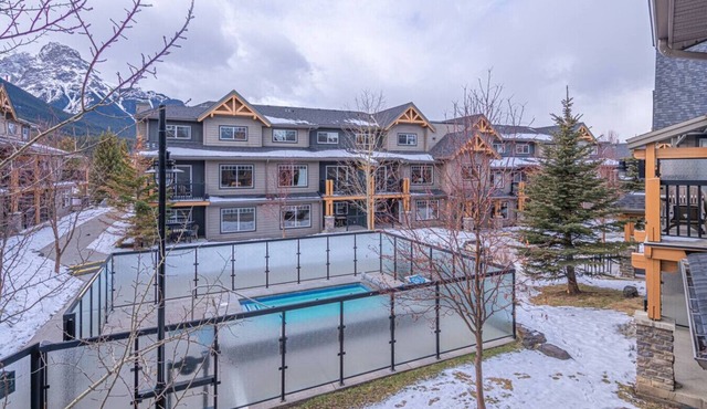 Mountain View Escape – Copperstone 2BR + Hot Tub