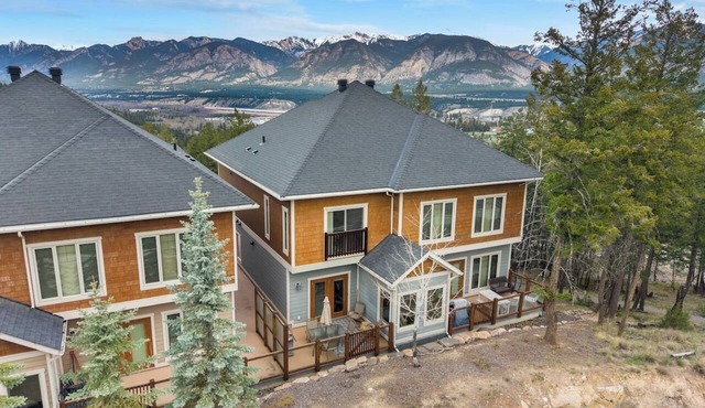 Mountainside Retreat | Pickleball | AC | Pets Ok