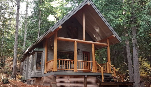 Mowat Cabin - Miska Haven - Serenity on the Shuswap River in North Okanagan