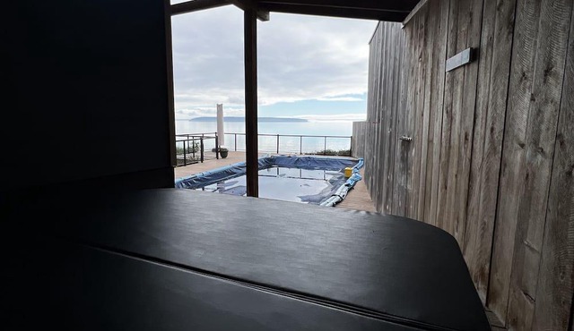 Mystery Reef Beach House a spacious serene waterfront retreat on the Salish Sea.