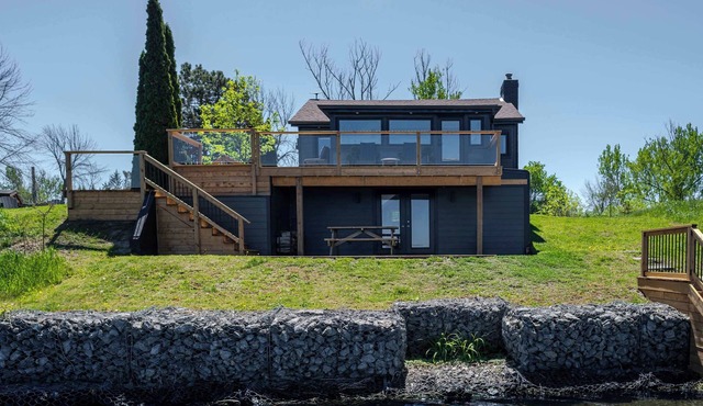 Narrows Nook - Prince Edward County Waterfront