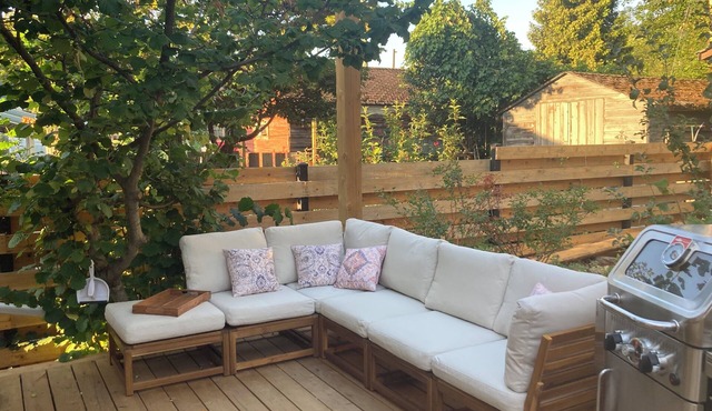 Natural Nook by Nelson lakeside park. Downtown walkable and pet friendly!