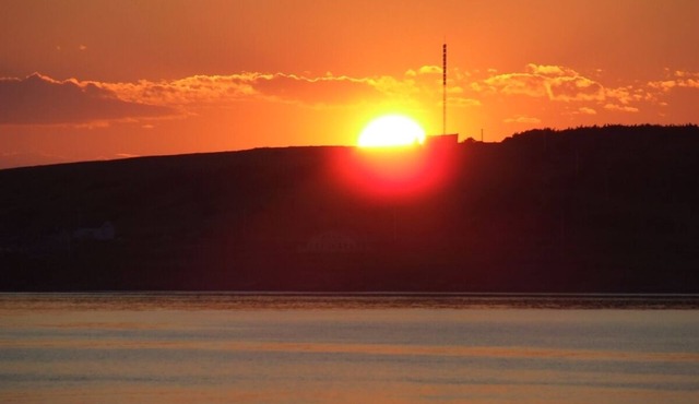 New Beachfront Post+beam Cottage, Amazing Sunsets and Just Off Cabot Trail