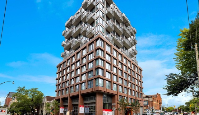 New Condo Downtown Toronto, 2 Bedrooms, 1 Bathroom, Workspace, FREE Wifi, Pets