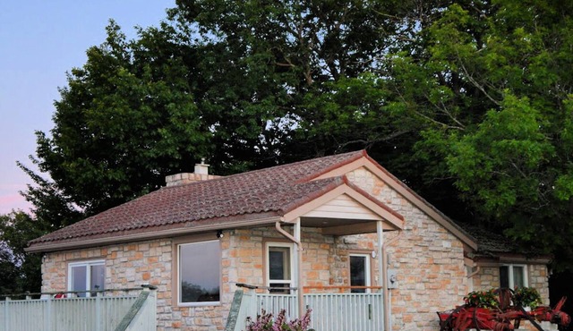 New Lakefront Cottage