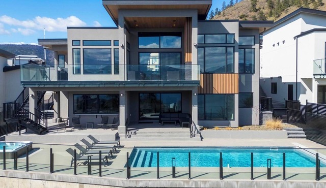New Large Luxury Home with Pool & Views