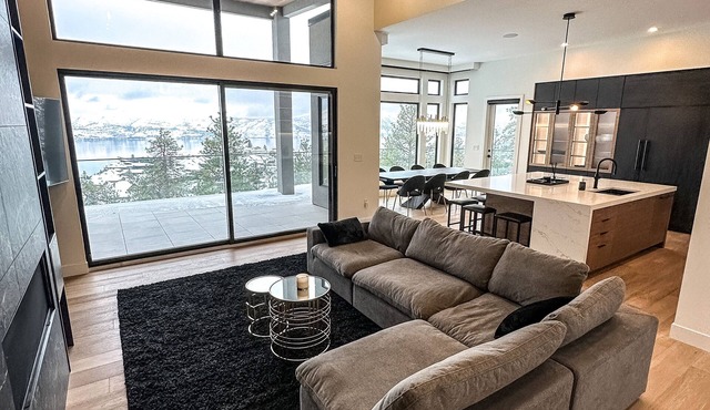 New Large Luxury Home with Pool & Views