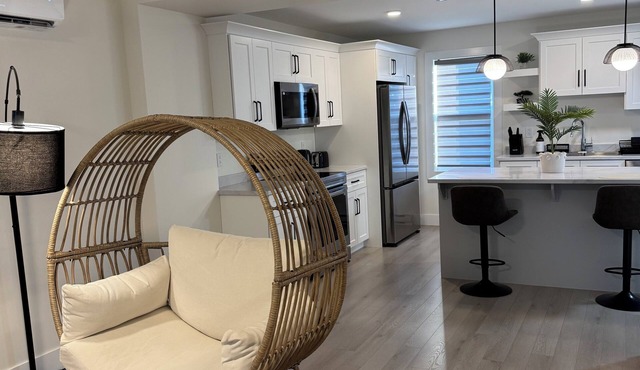 New Luxury 4-Bedroom Getaway, St. John's| 3.5 Bath| Free Parking| Private Patio