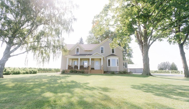 NEW Luxury Modern Farmhouse in the Vineyards ✤ 3 Bedroom - Niagara-on-the-Lake
