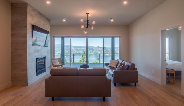 New Modern House in Naramata. 15% Senior 50+ Discount!