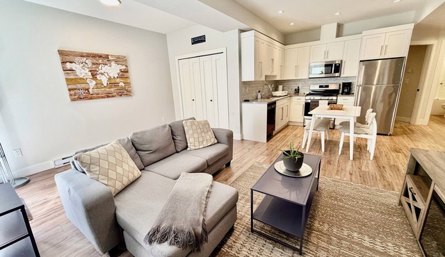 New White Rock Suite Close to Pier and Border