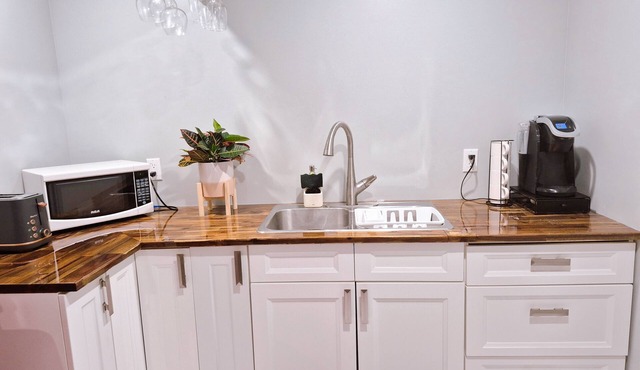 Newly Renovated Basement Travellers Suite