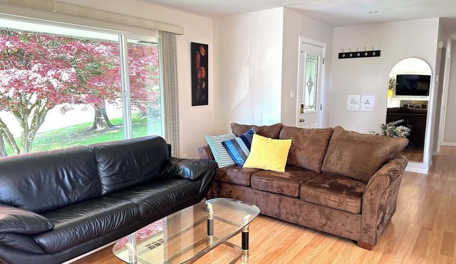 Newly Renovated 5 BED 4 BATH 2 KITCHENS - Family Friendly!