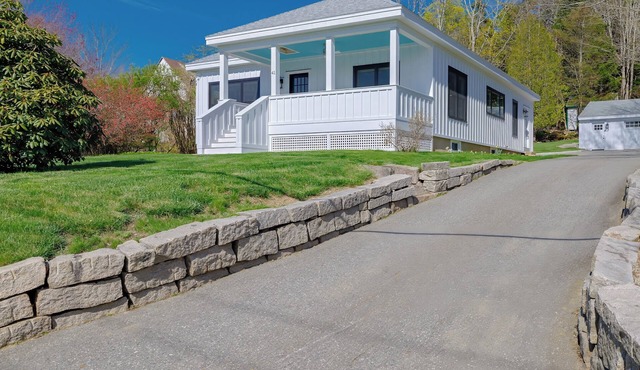 Newly Updated Island Cottage - Walk to the Beach & Acadia National Park in Mount Desert