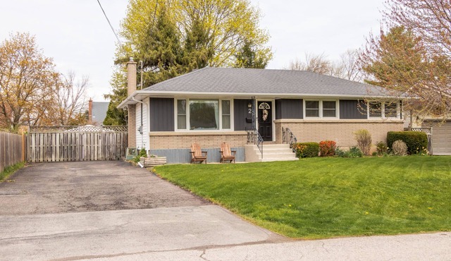 Niagara Getaway | Spacious 3BR w/backyard Near NOTL, Port Dalhousie & Falls