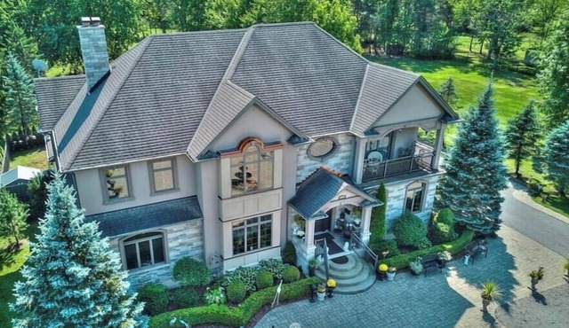 Niagara River Idyll Luxurious Queen with own bathroom