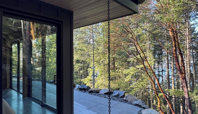 Nine Horizons Sunny Westside Forests and Oceans views. Super Private and Spa.