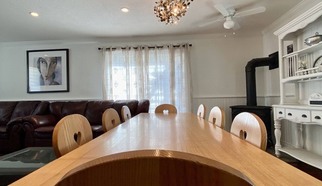 NOHO Estate. A cozy farmhouse retreat just 5 minutes from downtown Collingwood!