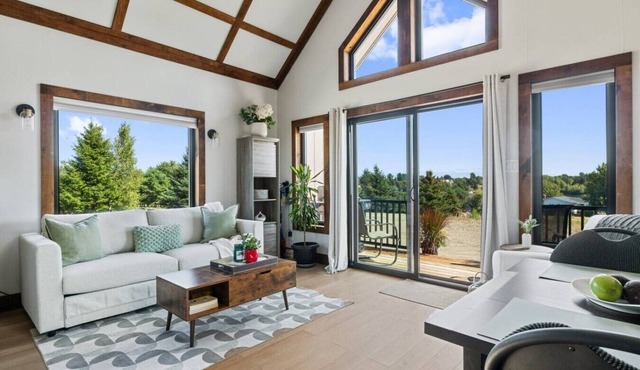 Nordic Spa Retreat Chalet, king bed, luxury bath
