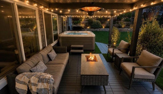North Van Getaway with 3BR, Hot Tub and Huge Backyard