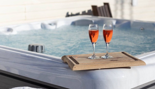 Northcape Bunkhouse Rentals + Hot tub/Beach