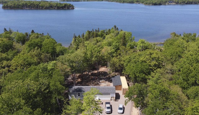 Oasis Retreat Right On Bras d'Or Lake With Private Beach and Kayaks