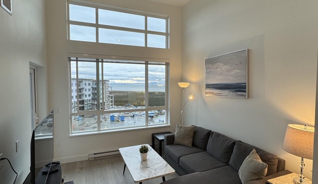 Ocean facing 1 bedroom condo near Tsawwassen Mills!