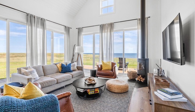 Ocean Front Beach House With Access To Private Beach (License#2203401)